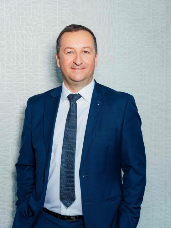 Portrait von DI (FH) Andreas Stadler MBA, MA, Vorstand Operations, IT & Digitalisierung in der Hypo Tirol Bank, Standort Vorstand