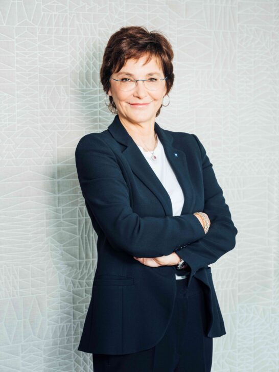 Portrait von  Claudia Höller MBA, Vorstand Risikomanagement & Finanzen in der Hypo Tirol Bank, Standort Vorstand