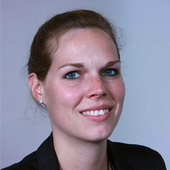 Portrait von  Nadine Haller , Betreuerin Privatkunden in der Hypo Tirol Bank, Standort GS Reutte
